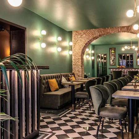 מלון Tree Charme Parliament Boutique 3*