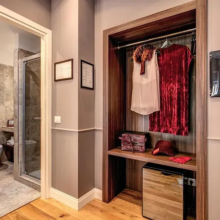 Tree Charme Parliament Boutique