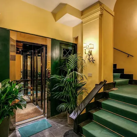 Tree Charme Parliament Boutique 3*