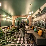 Tree Charme Parliament Boutique Hotel 3*