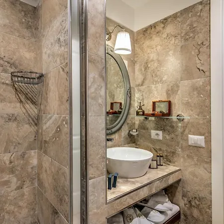 Tree Charme Parliament Boutique Hotel 3*