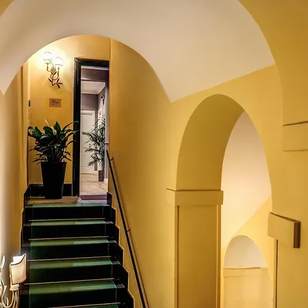 Tree Charme Parliament Boutique רומא