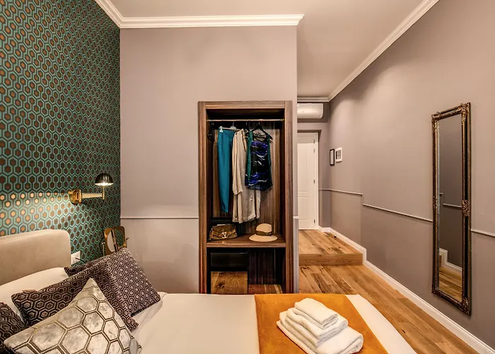 Tree Charme Parliament Boutique 로마