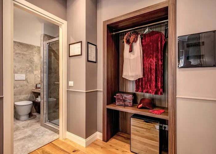 Tree Charme Parliament Boutique