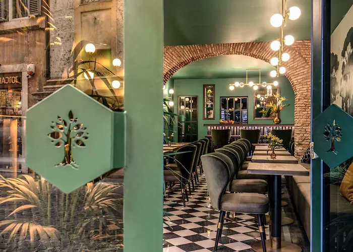 호텔 Tree Charme Parliament Boutique 3*